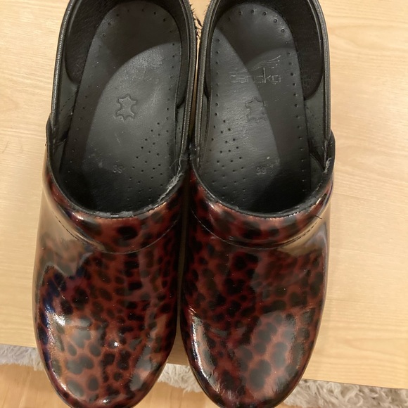 Dansko Shoes Red Leopard. Excellent condition - Picture 8 of 10